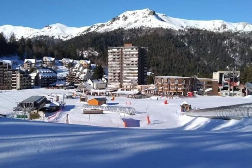 Sur La Colline Apartamento Sousceyrac Exterior foto